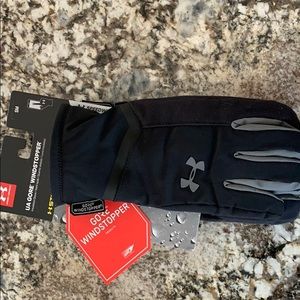 Under Armour gloves. Men’s size small.